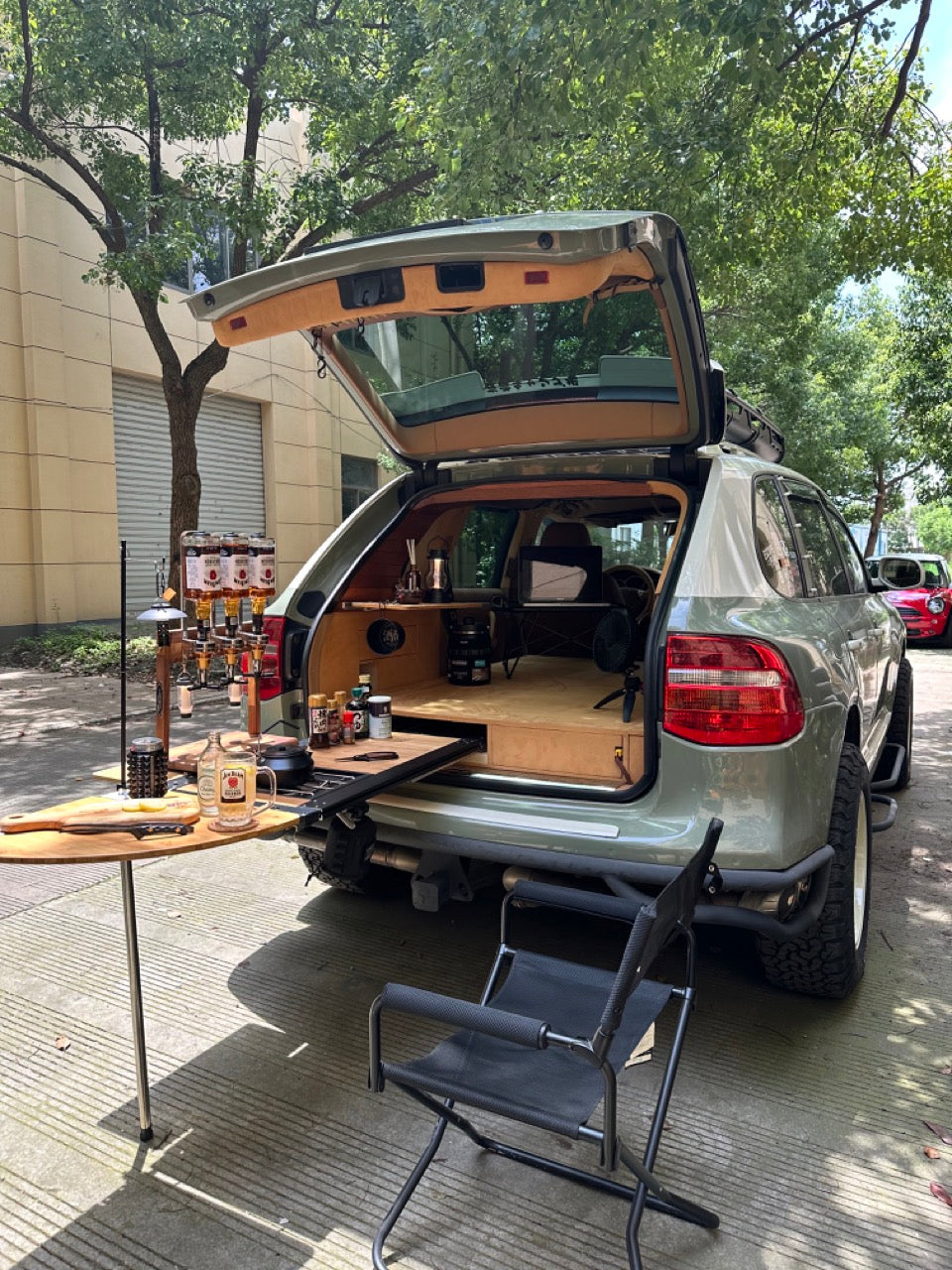 Overland off-road Porsche Cayenne with Snow Peak IGT system and storage drawer system