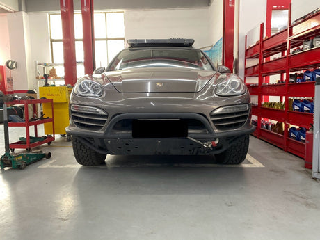 Akioverland Porsche Cayenne 958 with tubular offroad bumper