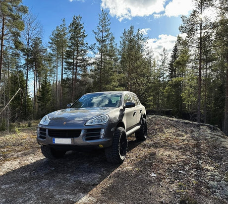 Cayenne S 957 with akioverland 2.5 inch air suspension lift kit in finland