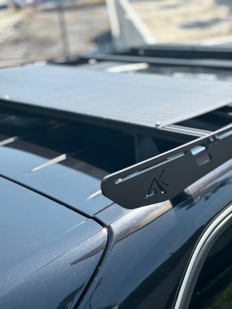 Akioverland porsche cayenne & vw touareg offroad super slim roof rack with 110W solar panel and mppt charger